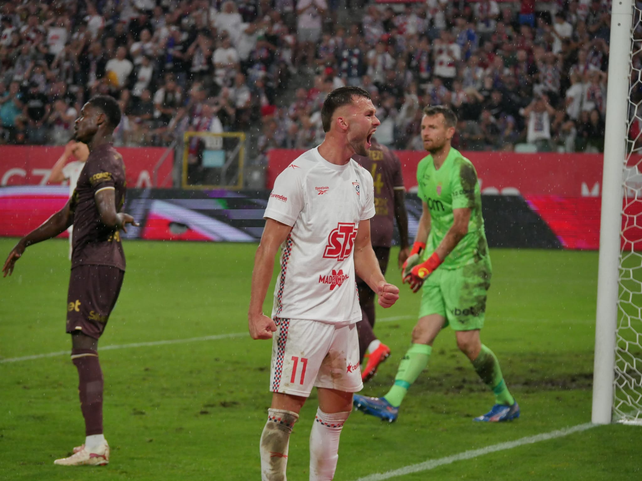 Fajerwerki przed pierwszym gwizdkiem, armaty na boisku. Napastnicy Górnika Zabrze odpalili na dobre w meczu z AS Monaco